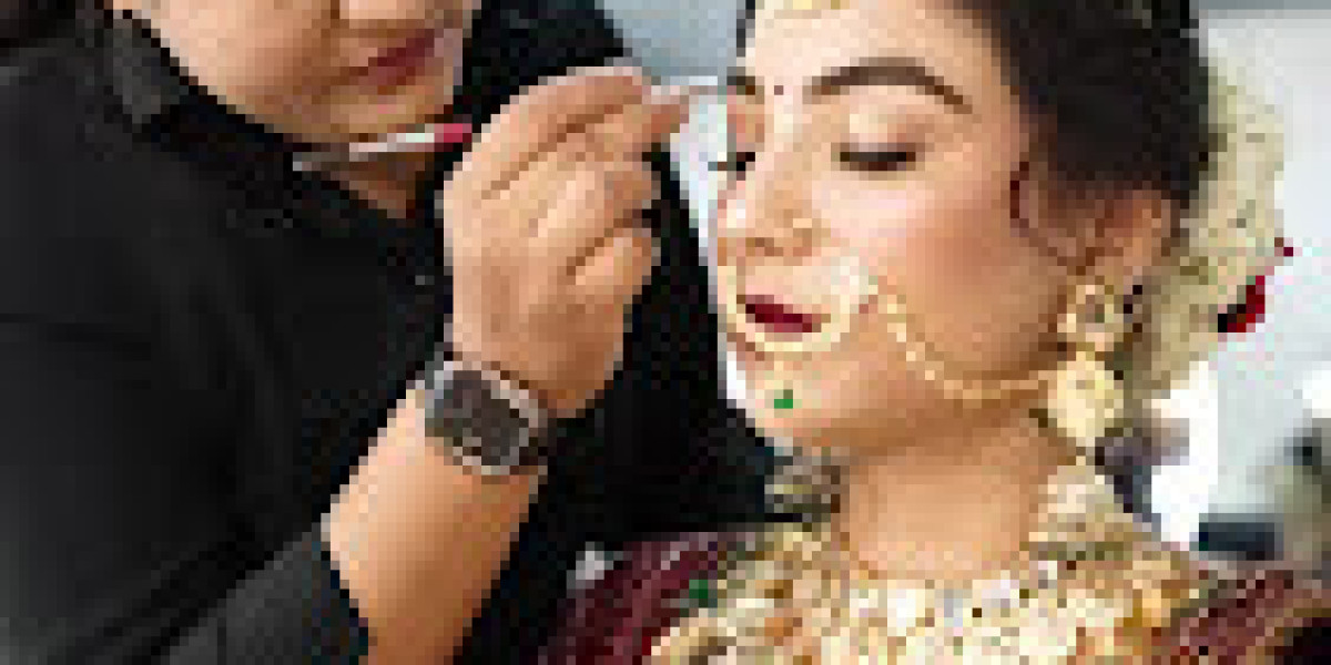 Lakme Academy Powered by Aptech, Lal Kothi:- Makeup Course in Jaipur