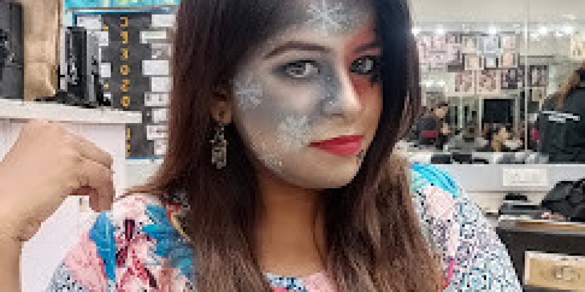 Lakme Academy Bandra, Powered by Aptech:- Makeup Academy in Bandra