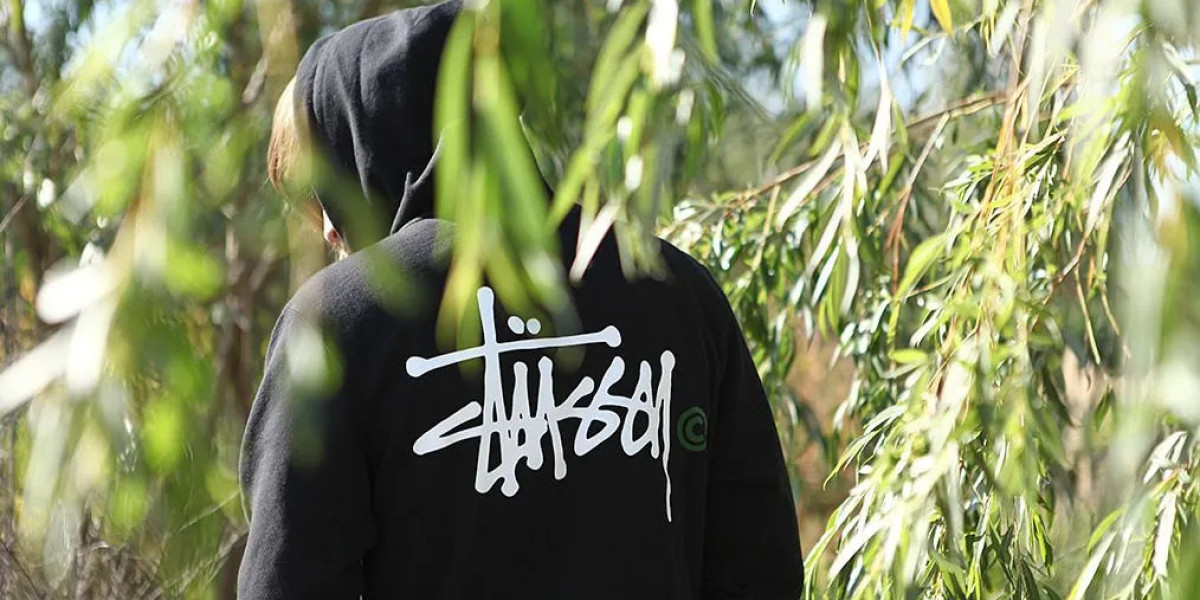Stussy and the Stussy Hoodie: The Ultimate Streetwear Icon